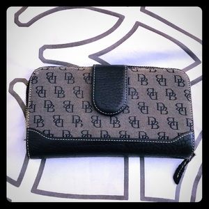 Dooney & Bourke signature zip up wallet